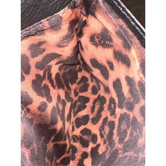 VINTAGE Women B Makowsky Black Leather Crossbody Purse Magnet Flap Gusset Pocket - Picture 6 of 14